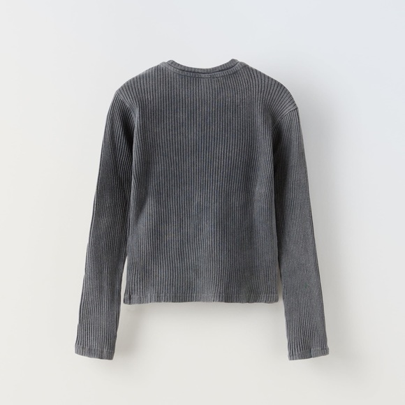 ✨SALE✨ ZARA ROCK RIB T-SHIRT
✨SALE✨ - Picture 2 of 5